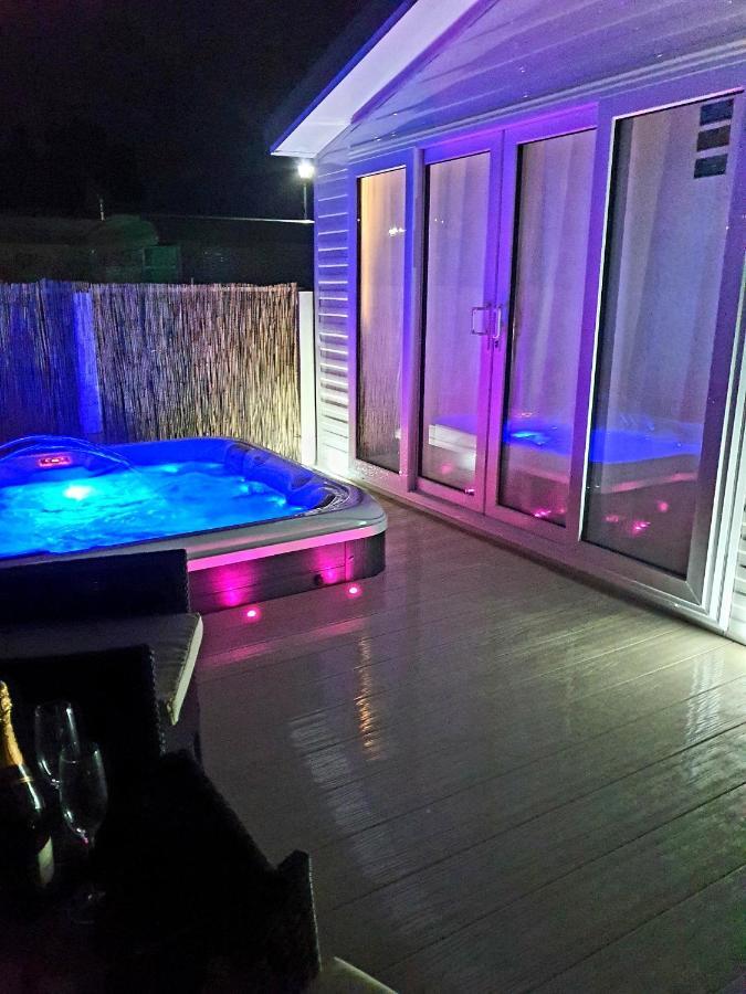 Premium Accommodation With Luxury Hot-Tub And Decking Area, Near Fantasy Island Ingoldmells Luaran gambar