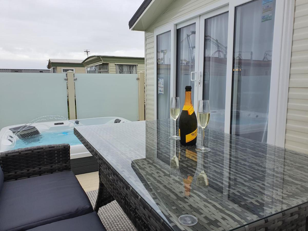 Premium Accommodation With Luxury Hot-Tub And Decking Area, Near Fantasy Island Ingoldmells Luaran gambar