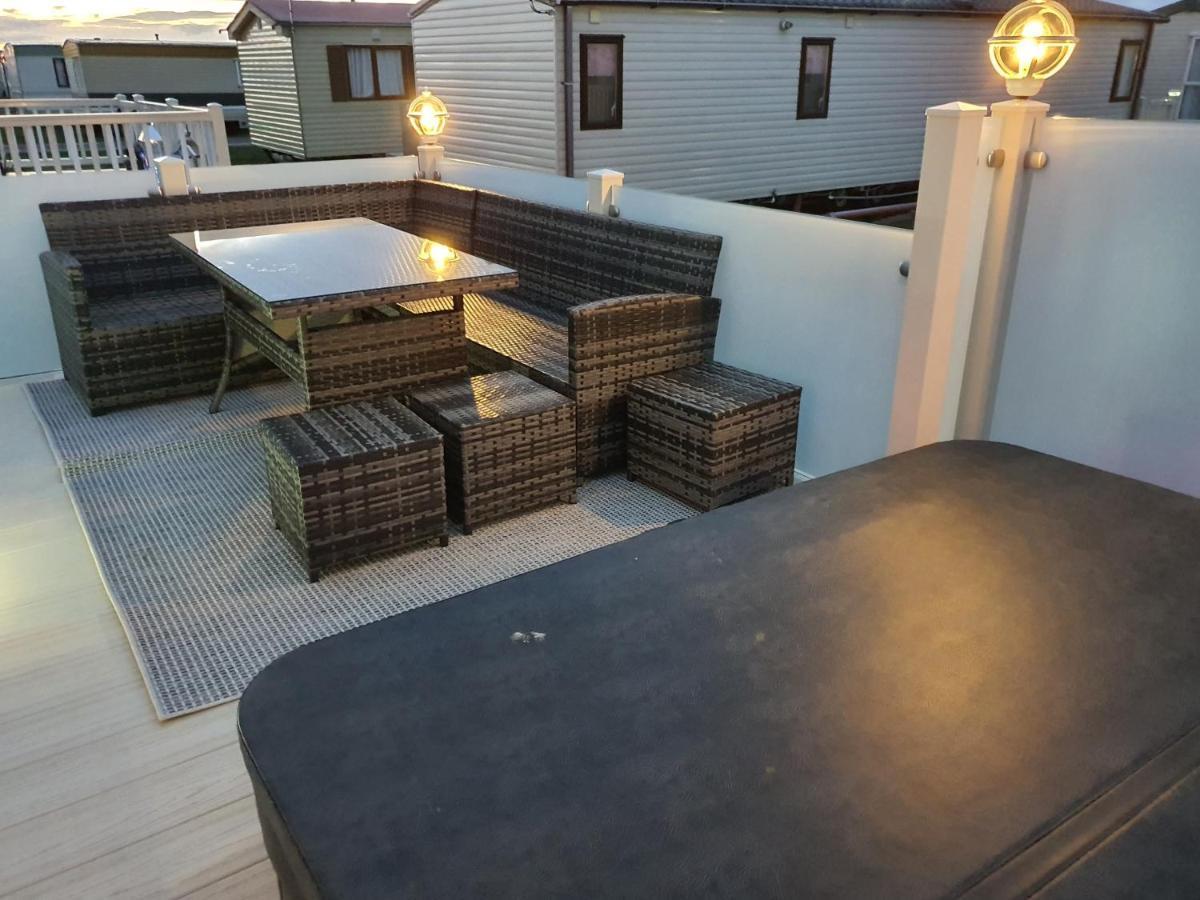 Premium Accommodation With Luxury Hot-Tub And Decking Area, Near Fantasy Island Ingoldmells Luaran gambar