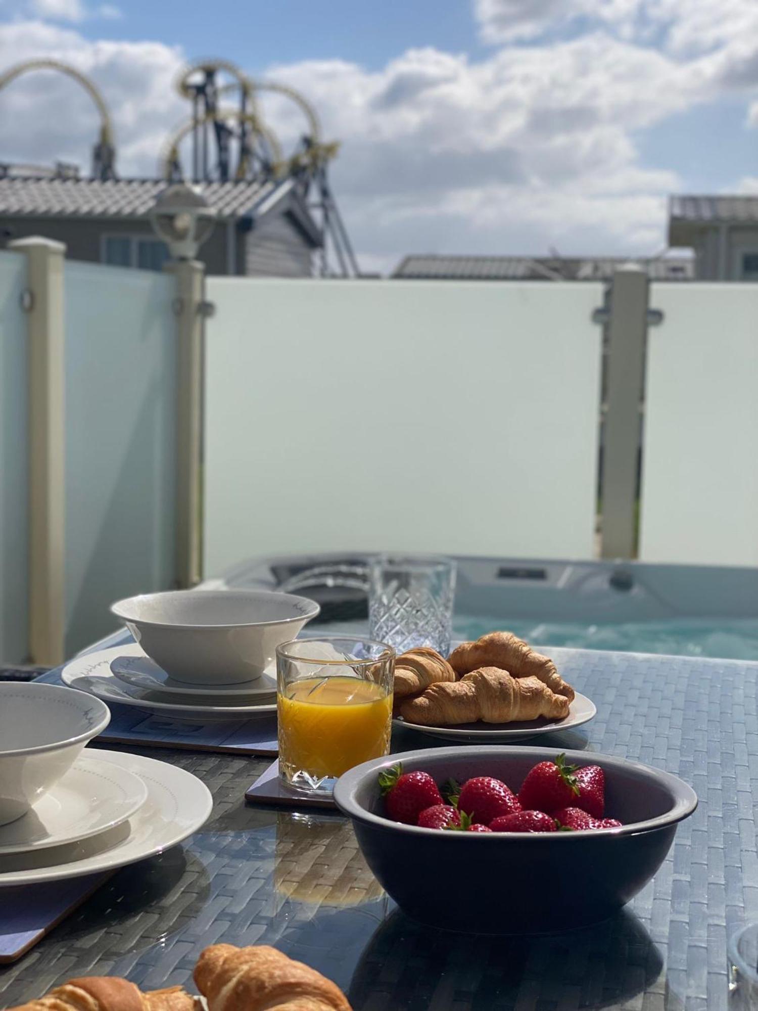 Premium Accommodation With Luxury Hot-Tub And Decking Area, Near Fantasy Island Ingoldmells Luaran gambar