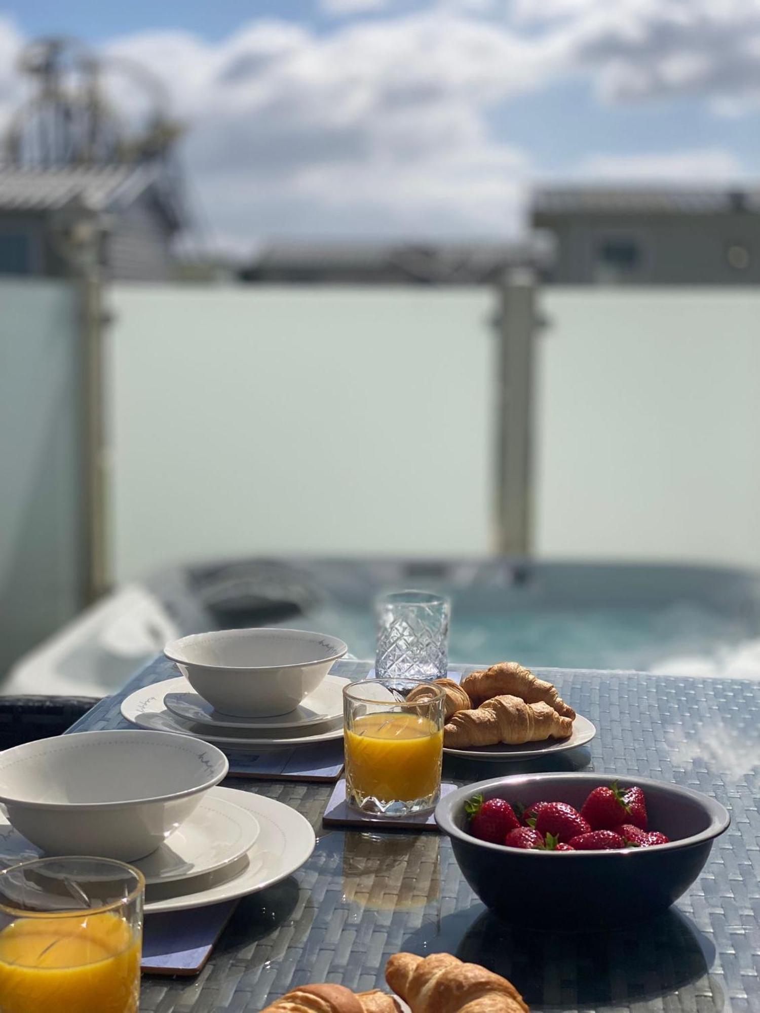 Premium Accommodation With Luxury Hot-Tub And Decking Area, Near Fantasy Island Ingoldmells Luaran gambar